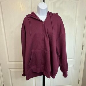 Burgundy hoodie with‎ a relaxed fit and over sized
